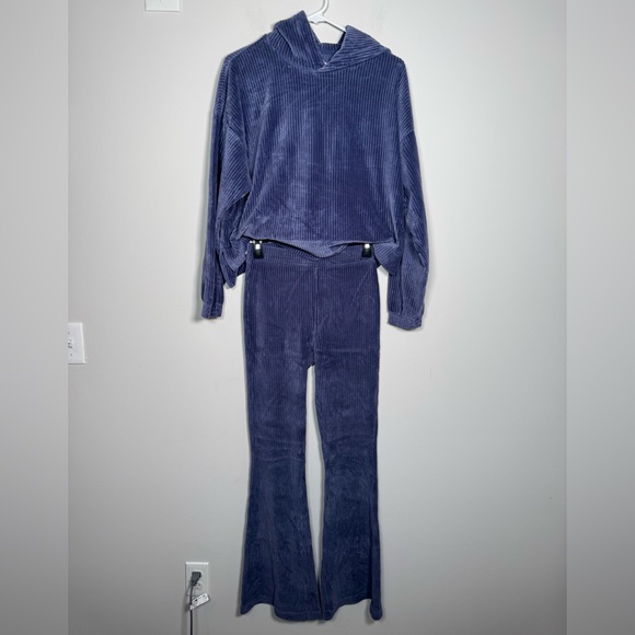 aerie Tops - Aerie SET - Groove-On Velour Hoodie and Flare Pants in Fresh Bright - S